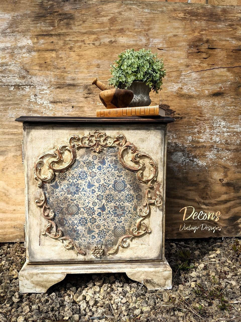 Belles and Whistles Premium Decoupage Rice Paper 11.81" x 12.6" / Dixie Belle Paint