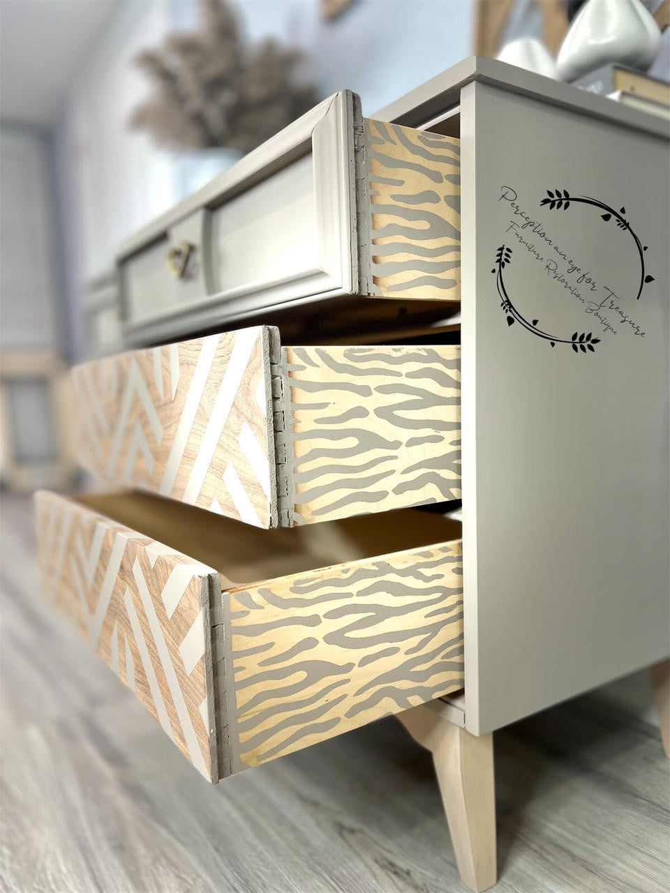 Belles and Whistles Stencil 7" x 9" / Dixie Belle Paint