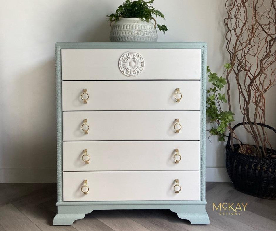 Dixie Belle Paint/ Chantilly Silk 16 OZ