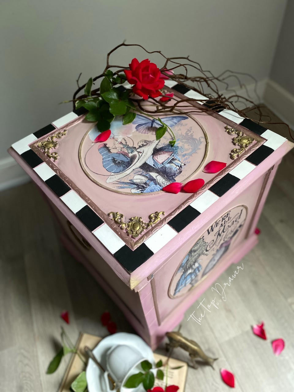 Chameleon Wax / Dixie Belle Chalk Mineral Paint