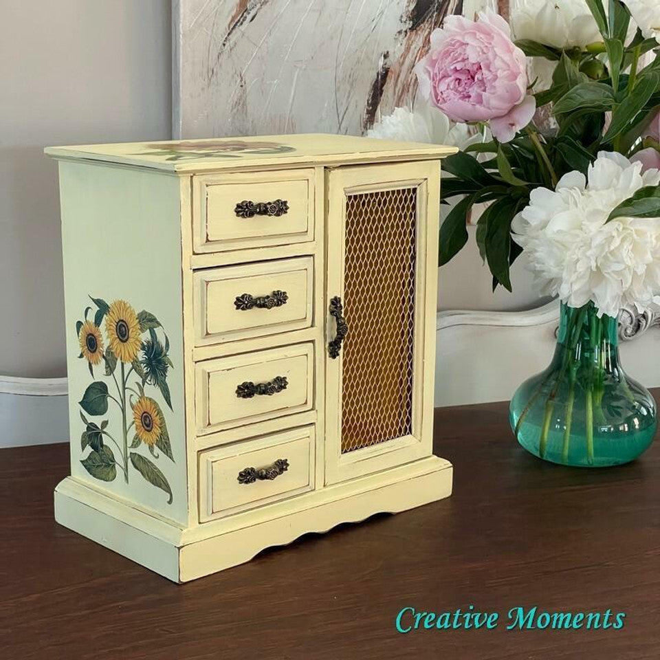 Lemonade / Dixie Belle Chalk Mineral Paint