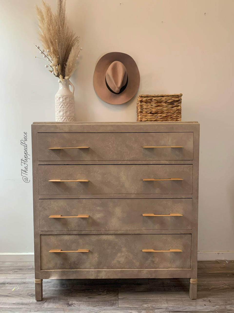 Mud Puddle / Dixie Belle Chalk Mineral Paint