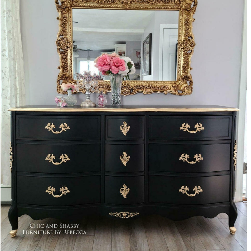 Caviar / Dixie Belle Chalk Mineral Paint