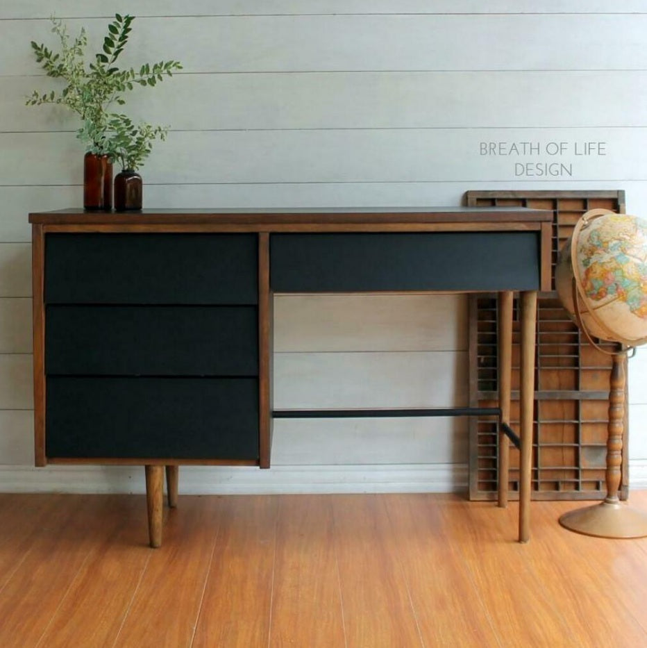 Caviar / Dixie Belle Chalk Mineral Paint