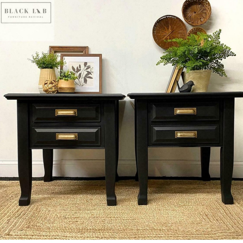 Caviar / Dixie Belle Chalk Mineral Paint